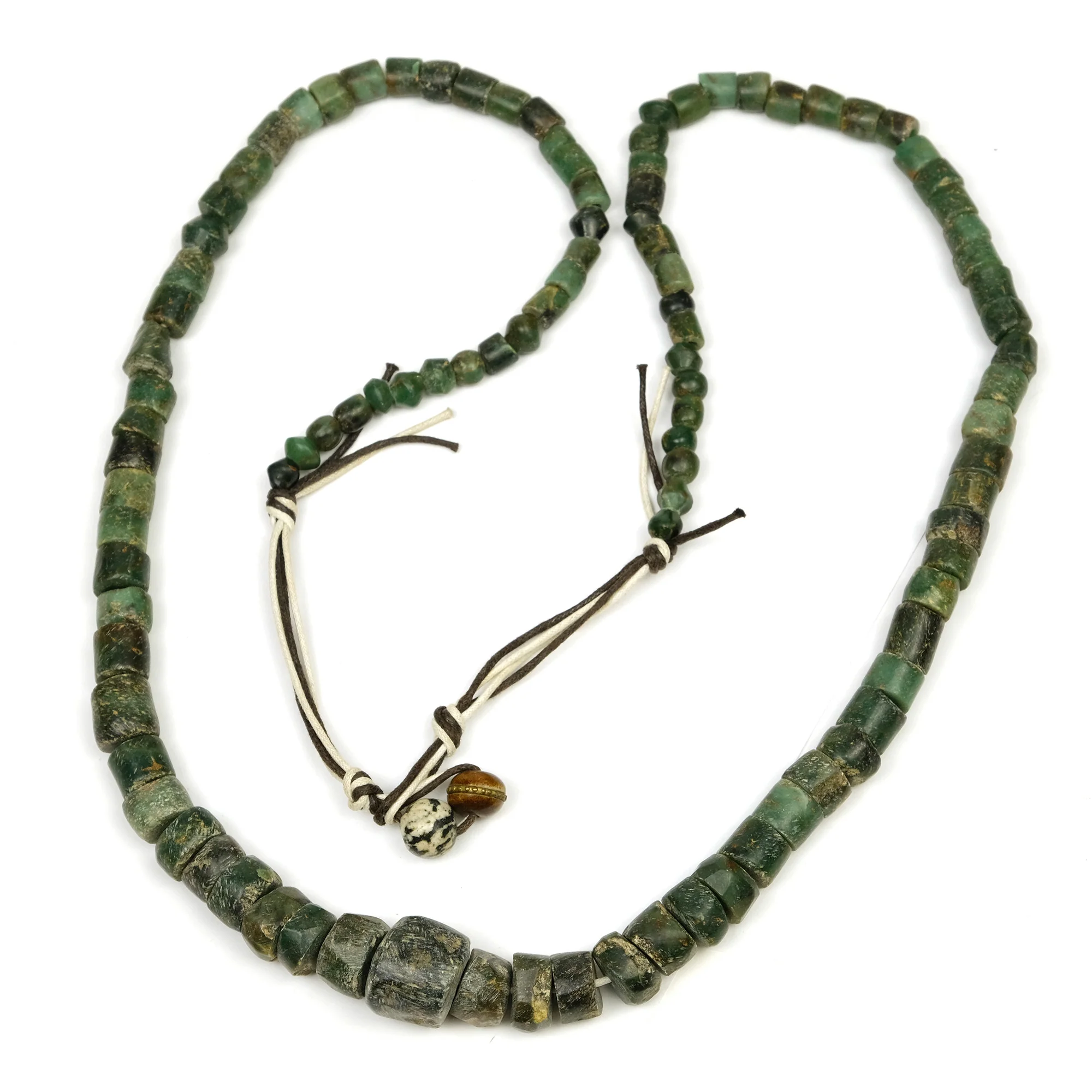 12th - 16th Century Forest Green Serpentine Necklace 1 - Image 2