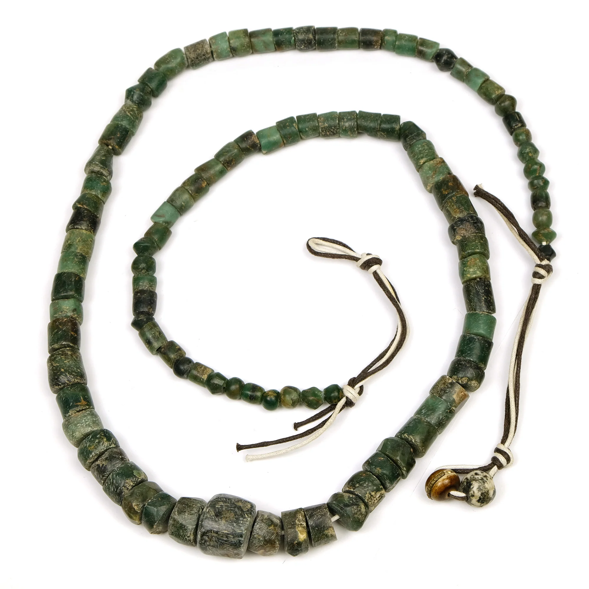 12th - 16th Century Forest Green Serpentine Necklace 1 - Image 3
