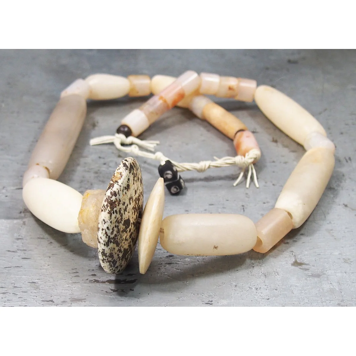 14th to 18th Quartz Important Silk Road Trade Beads / Necklace from Mali - Image 2