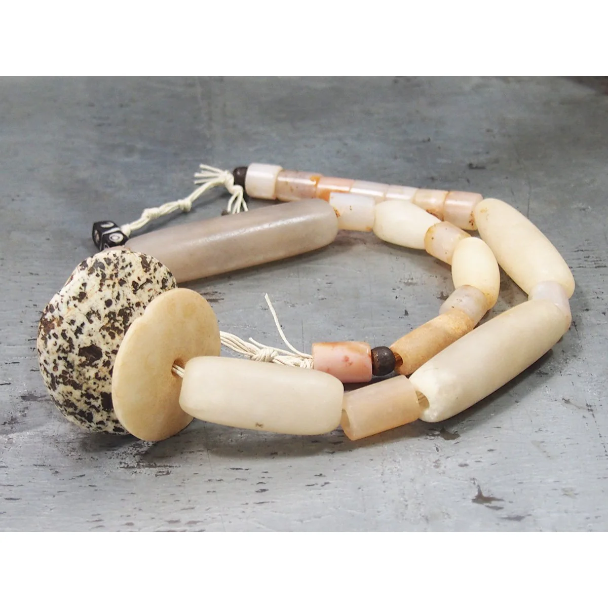 14th to 18th Quartz Important Silk Road Trade Beads / Necklace from Mali - Image 5