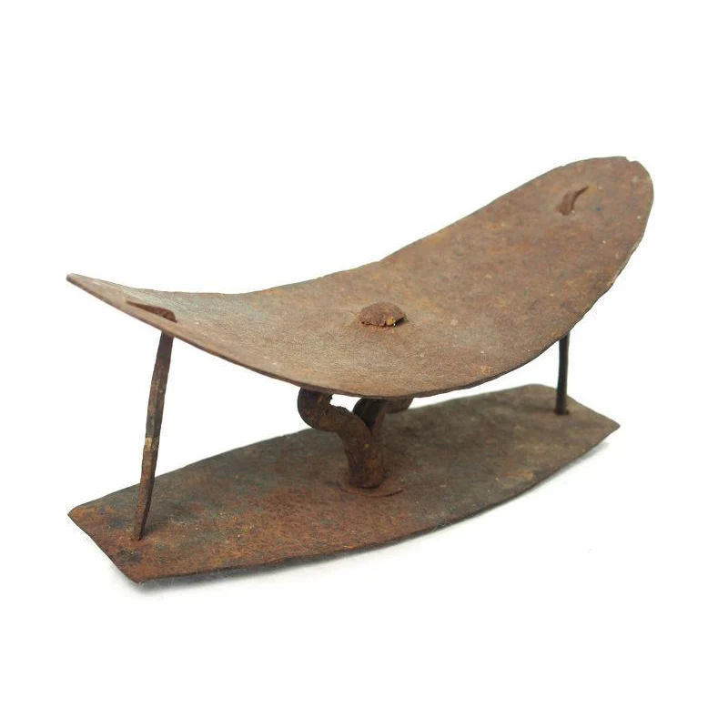 17 to 18th Century Iron Funerary Headrest 1 - Image 2