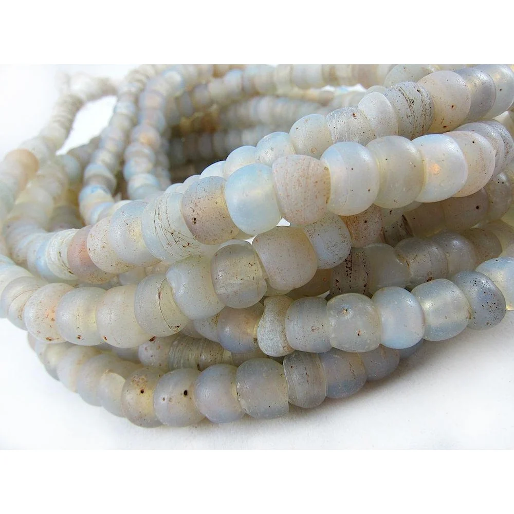 18th-19th Century Dutch Opalescent Glass Beads / Necklace 3 - Image 3