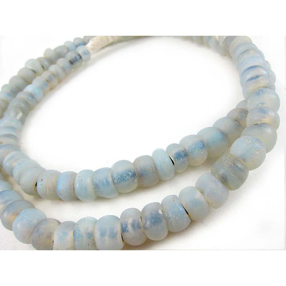 18th-19th Dutch Opalescent Glass Beads / Necklace 1 - Image 3