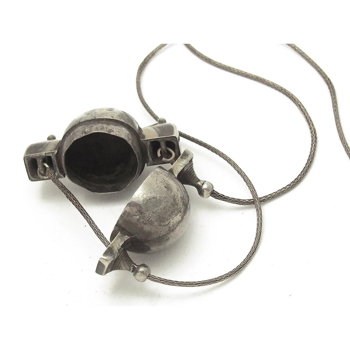 19th Century Ayigalu Lingam Shrine Box Necklace, C - Image 2