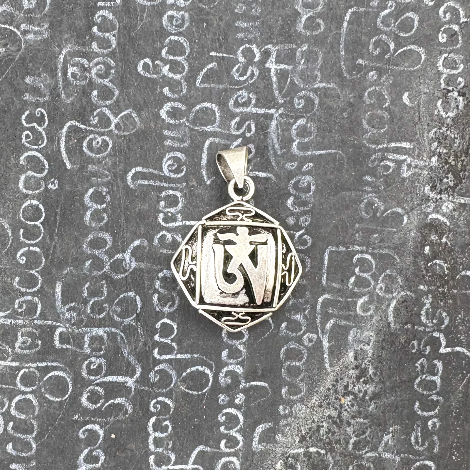 Brass 4 Side Diamond Gau Ohm Locket Pendant Amulet Miniature - Image 4
