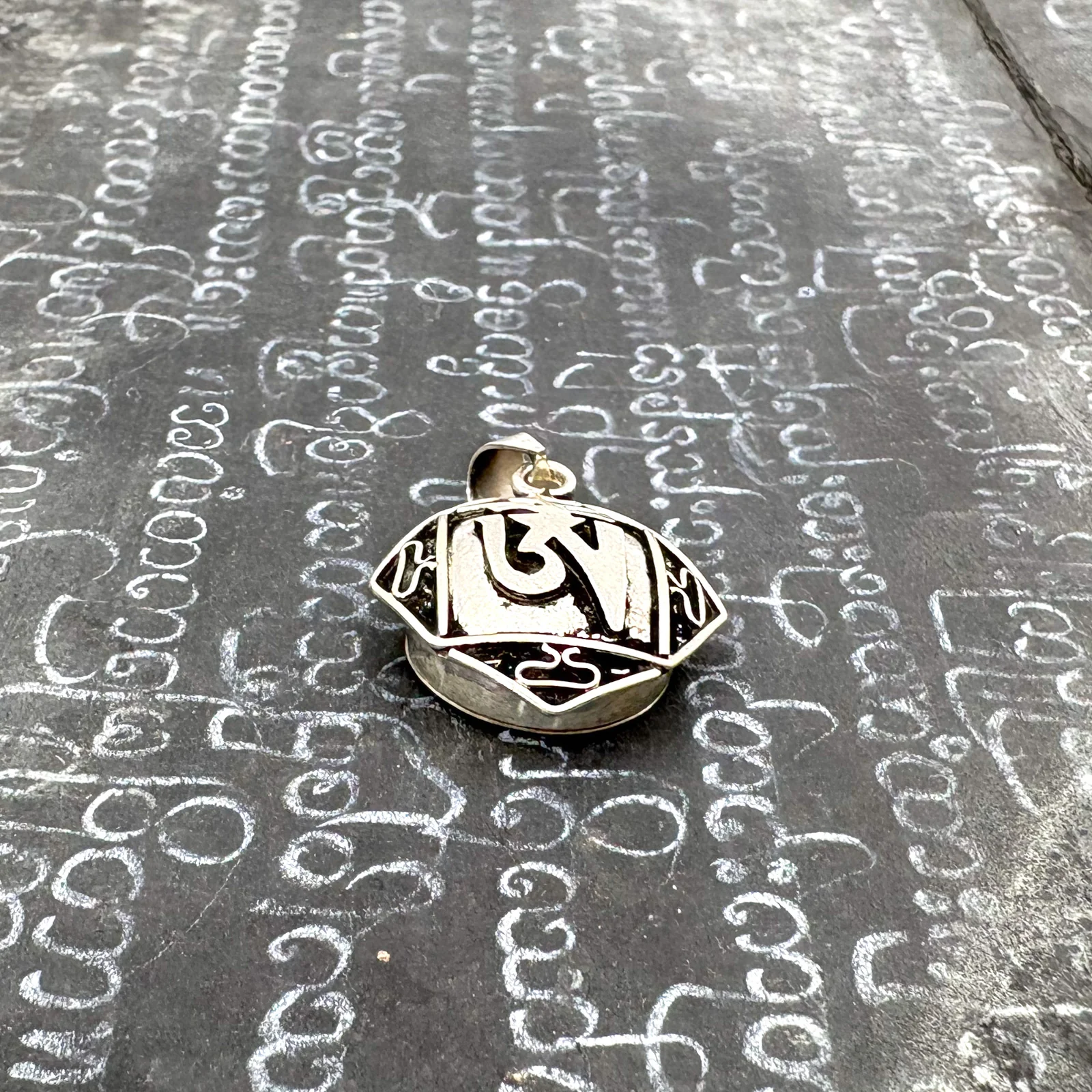 Brass 4 Side Diamond Gau Ohm Locket Pendant Amulet Miniature - Image 6