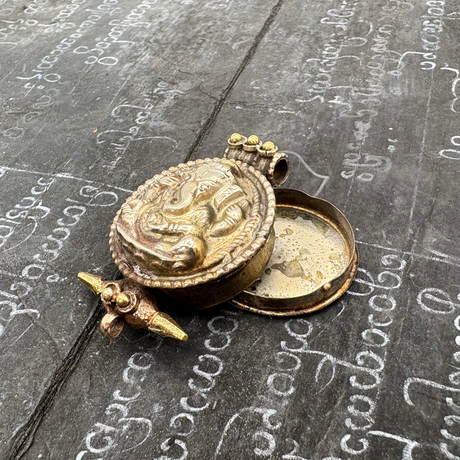 Brass Ganesha Gau Locket Pendant Amulet - Image 3