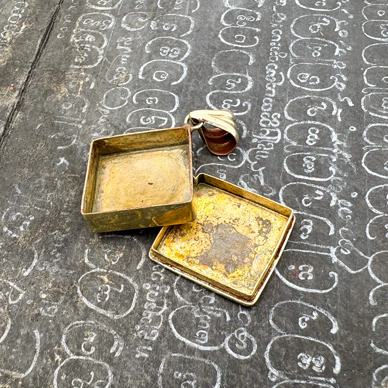 Brass Square Gau Locket Pendant Amulet - Image 6