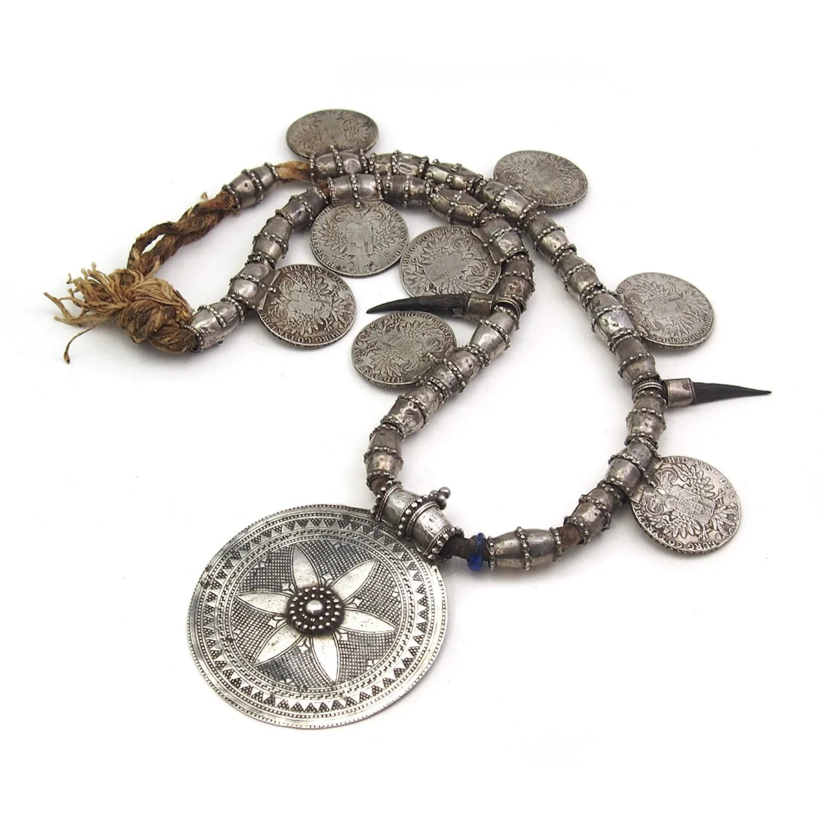 Omani Somt Fine Silver Pectoral Necklace circa 1900-1950 - Image 2