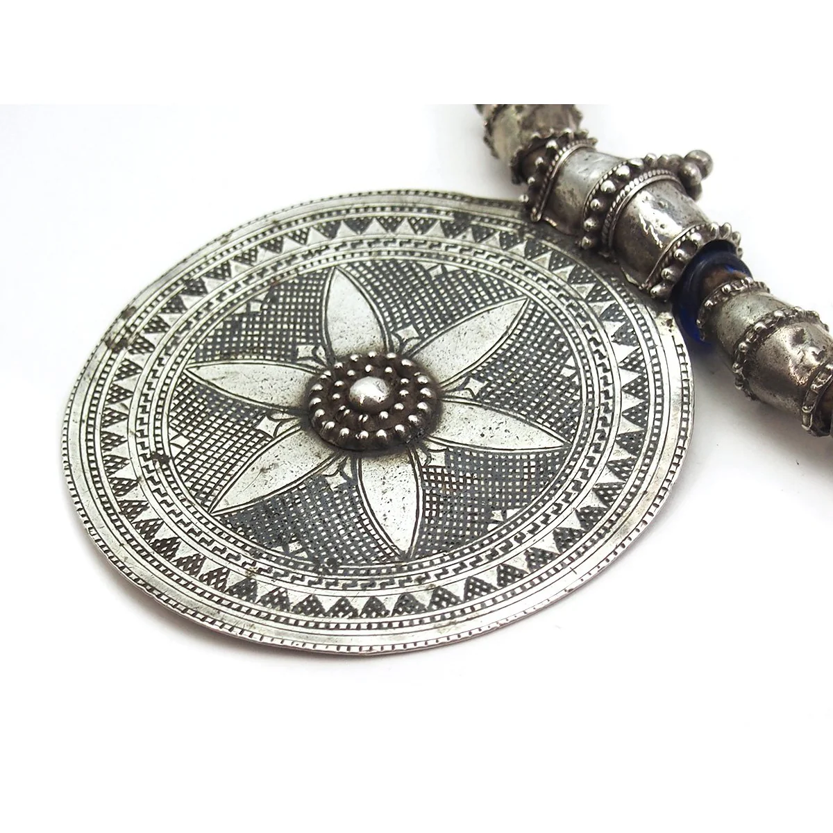 Omani Somt Fine Silver Pectoral Necklace circa 1900-1950 - Image 3