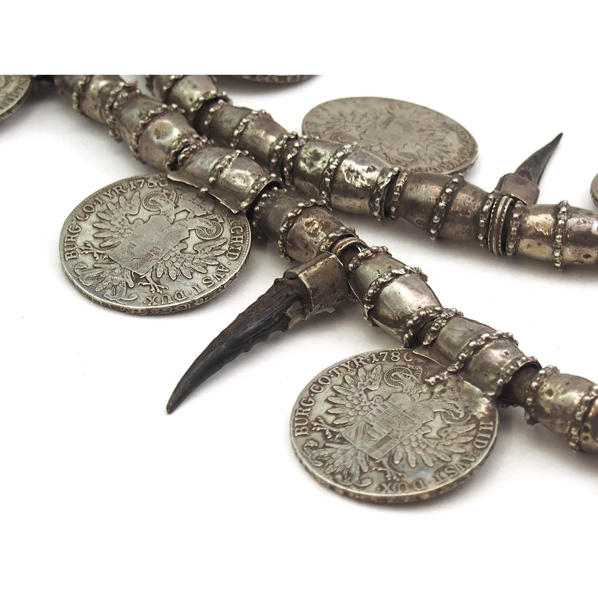 Omani Somt Fine Silver Pectoral Necklace circa 1900-1950 - Image 4