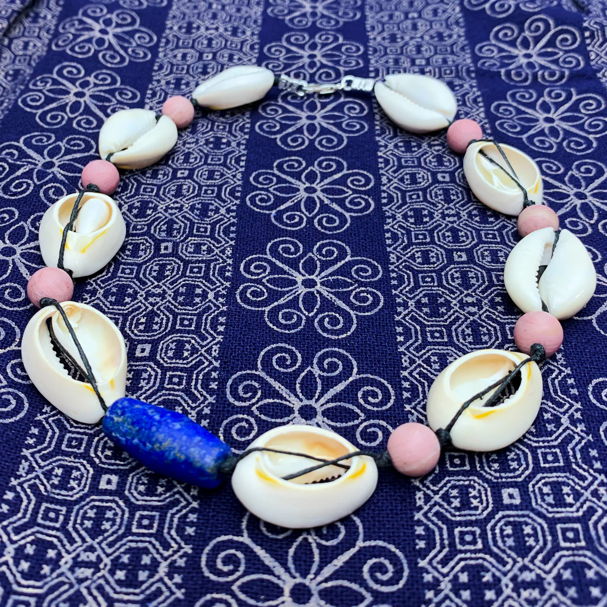 Cowrie Shell, Lapis Lazuli and Thulite Choker Necklace With Sterling Silver Trigger Clasp - Image 3