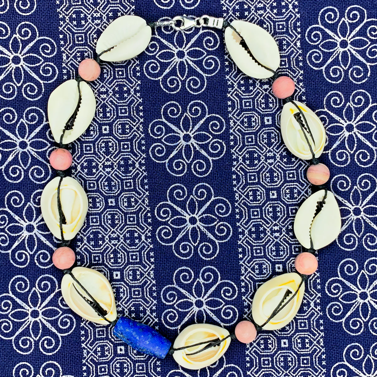 Cowrie Shell, Lapis Lazuli and Thulite Choker Necklace With Sterling Silver Trigger Clasp - Image 5