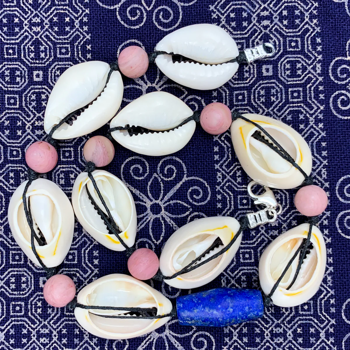 Cowrie Shell, Lapis Lazuli and Thulite Choker Necklace With Sterling Silver Trigger Clasp - Image 6