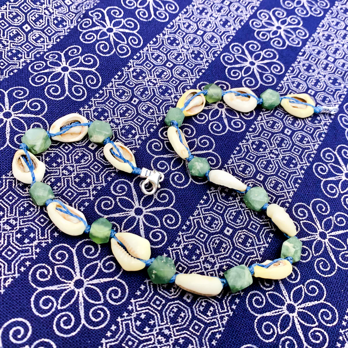 Cowrie Shell With Serpentine Choker Necklace With Sterling Silver Trigger Clasp - Image 3