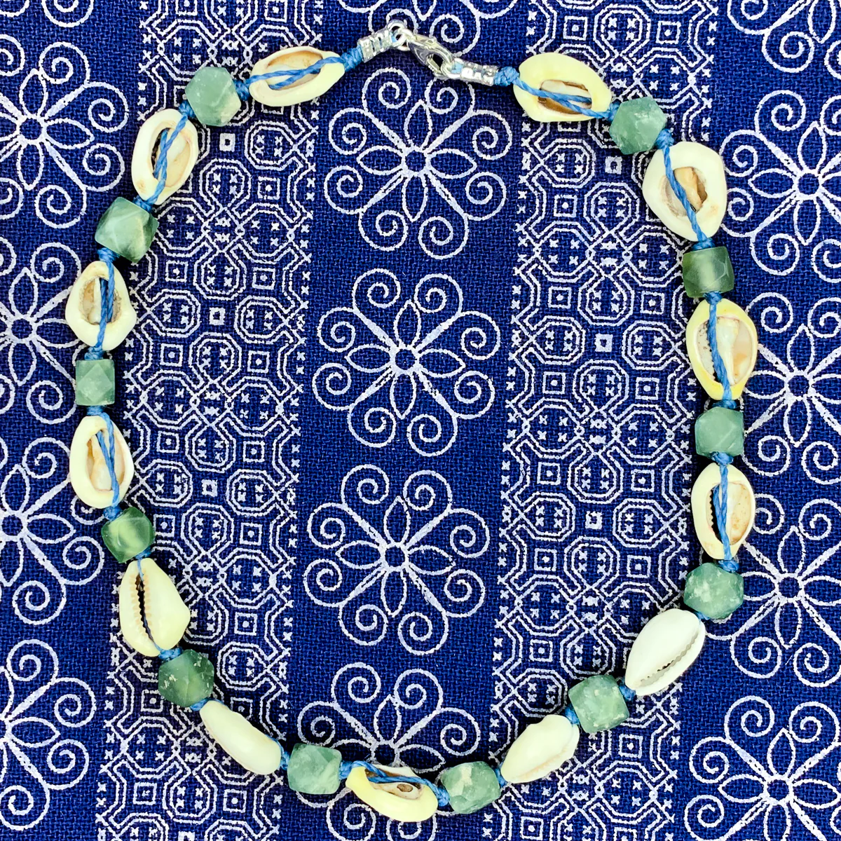 Cowrie Shell With Serpentine Choker Necklace With Sterling Silver Trigger Clasp - Image 5