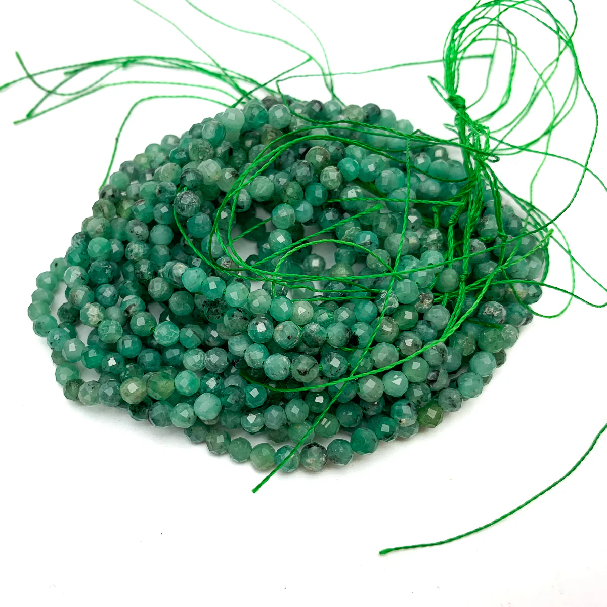 Emerald Columbia 3mm Faceted Rounds - Image 3