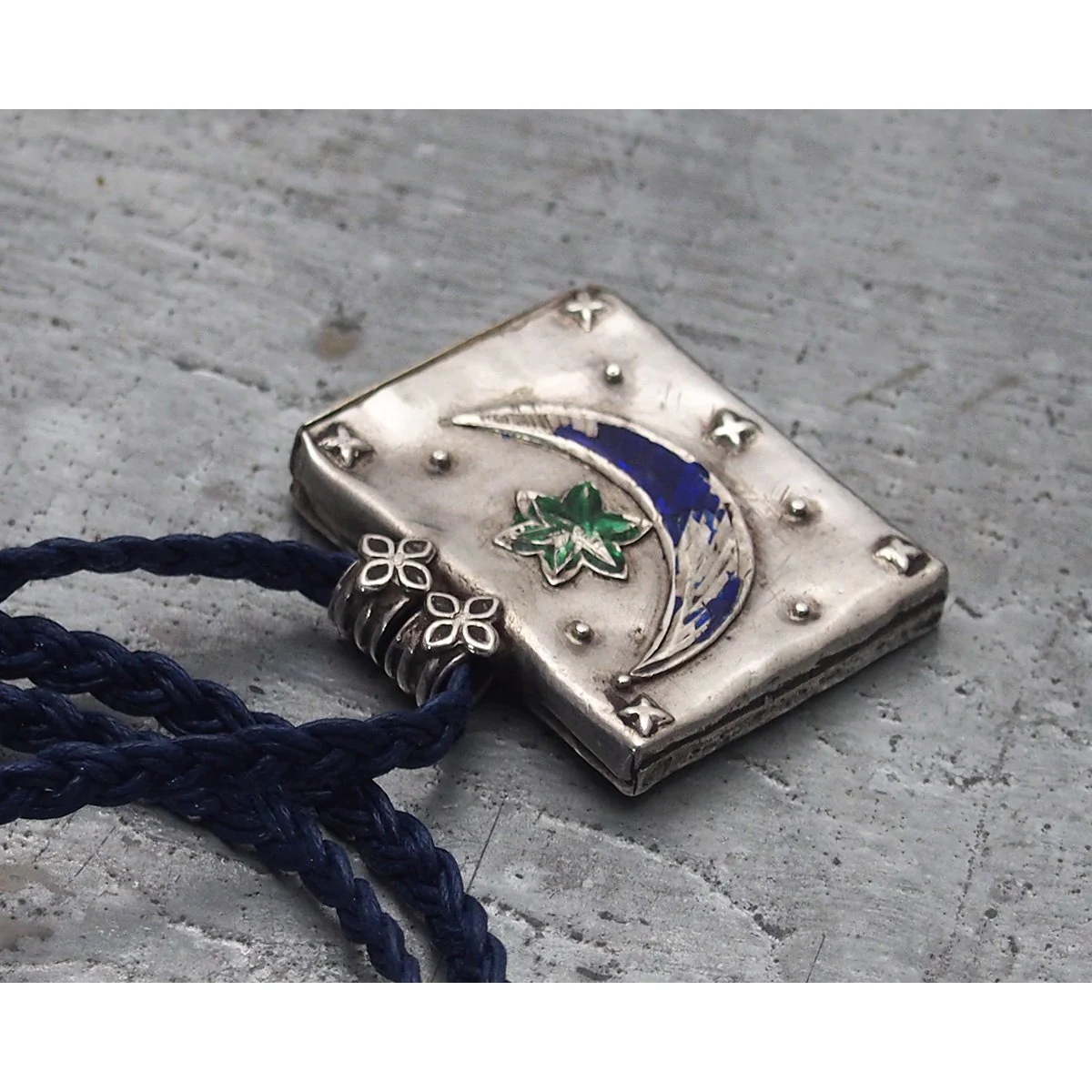 Enamel Moon and Star Silver Tawidh - Image 3