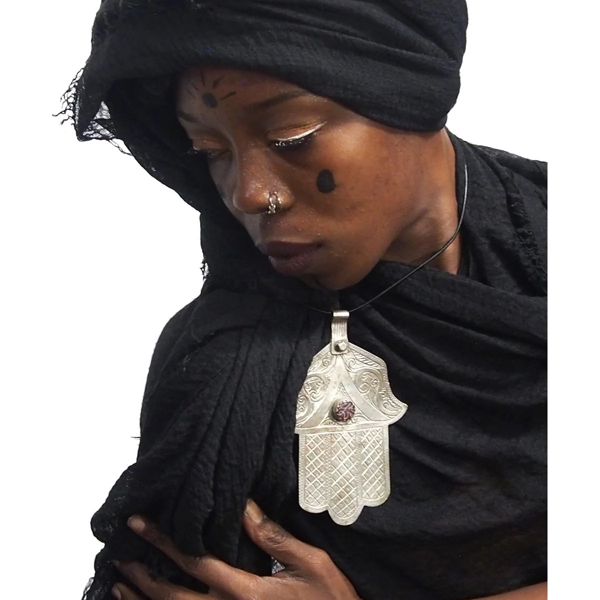 Essaouira Hamsa w/ Hadj Heirloom Devotional Bead - Image 3