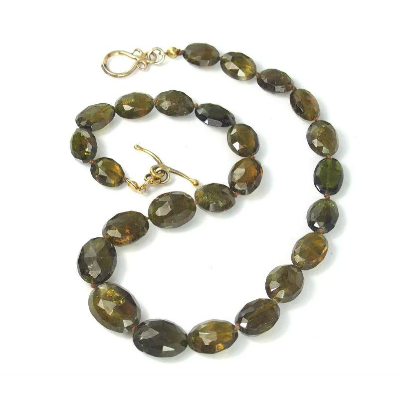 Green Garnet Necklace with Gold Plated Toggle Clasp - Image 2