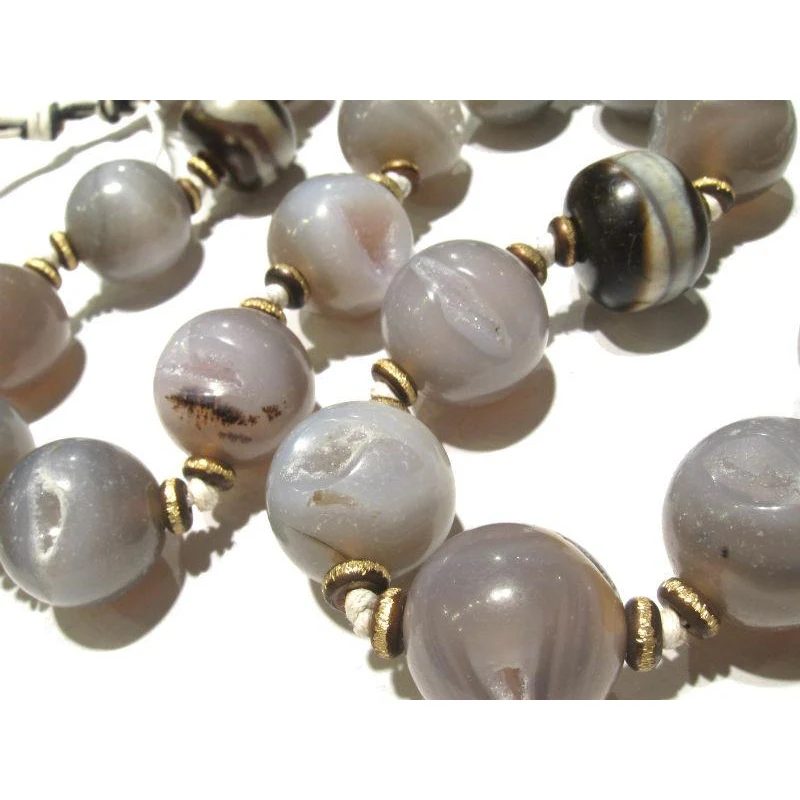Heirloom Chalcedony Agate Bead Necklace, A - Image 3