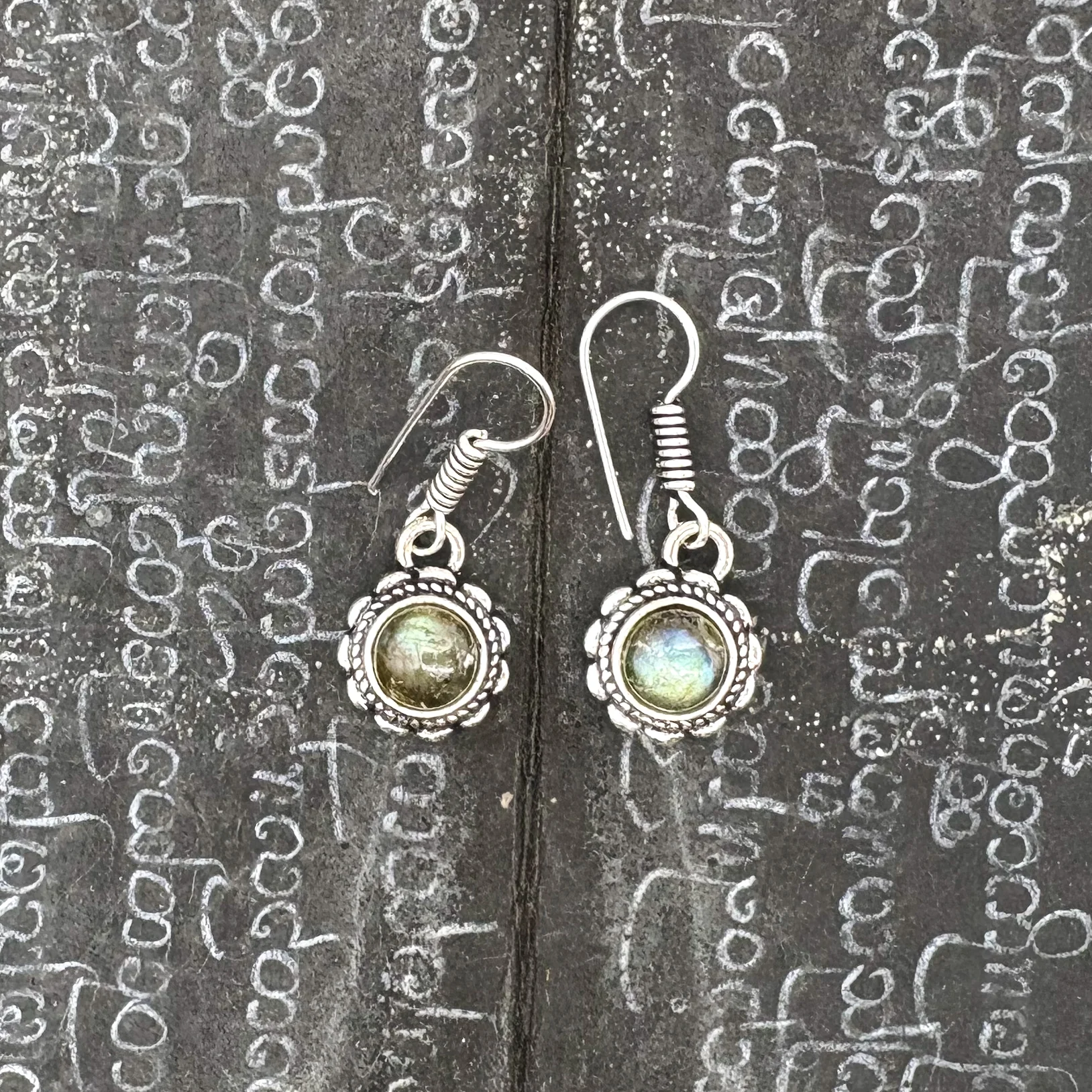 Labradorite Circle Flower White Brass Earrings - Image 3