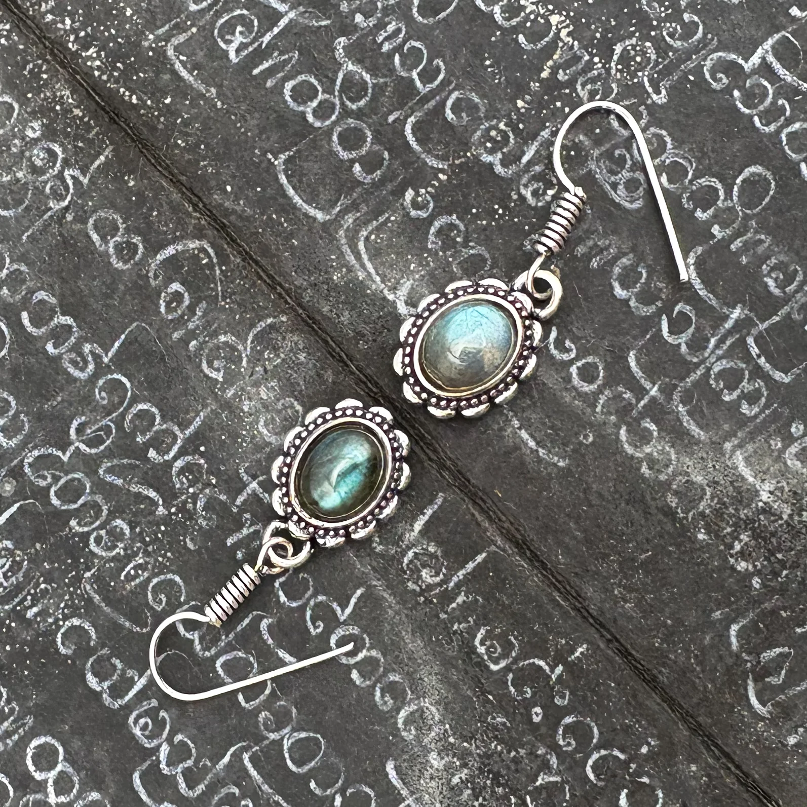 Labradorite Oval Dots White Brass Earrings - Image 3