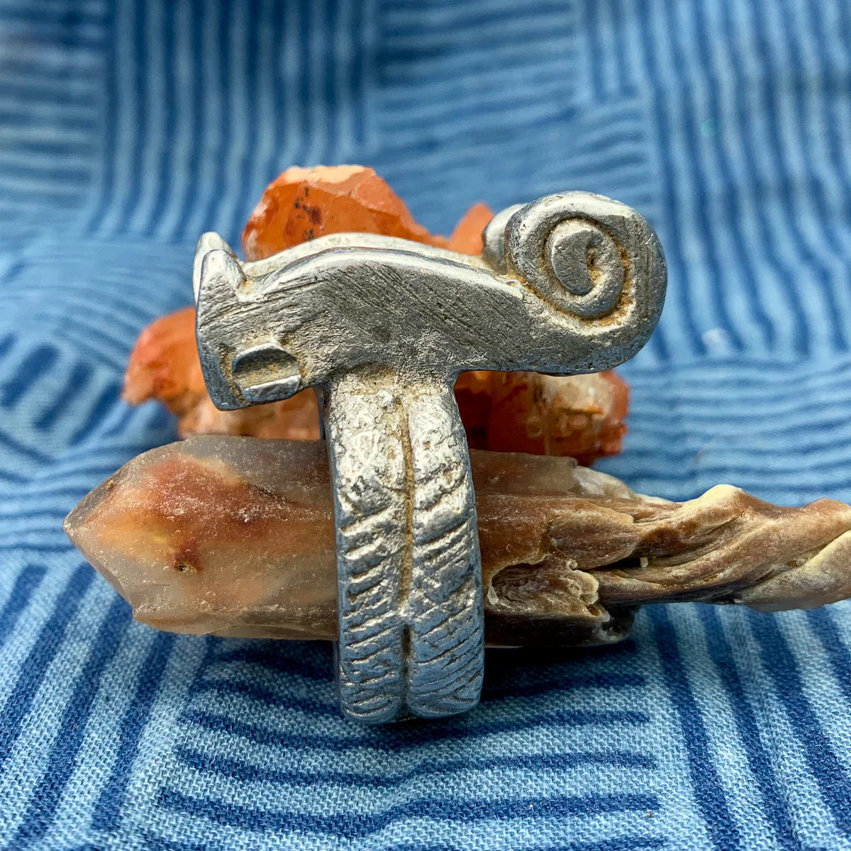 Mating Chameleons Aluminum Ring ca 1930-50's, Senufo, Côte d'Ivoire - Image 4