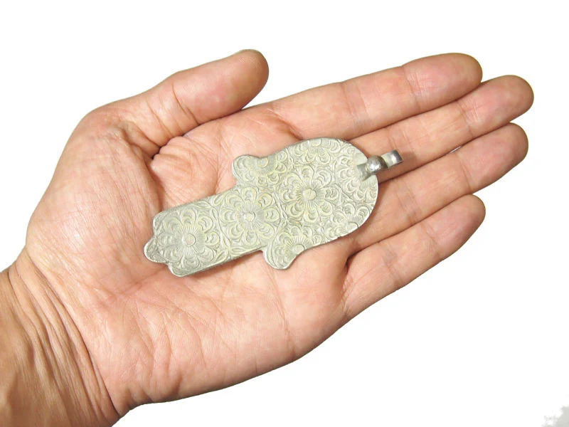 Moroccan Hamsa Pendant -03 with Traditional Islamic Floral Pattern - Image 2