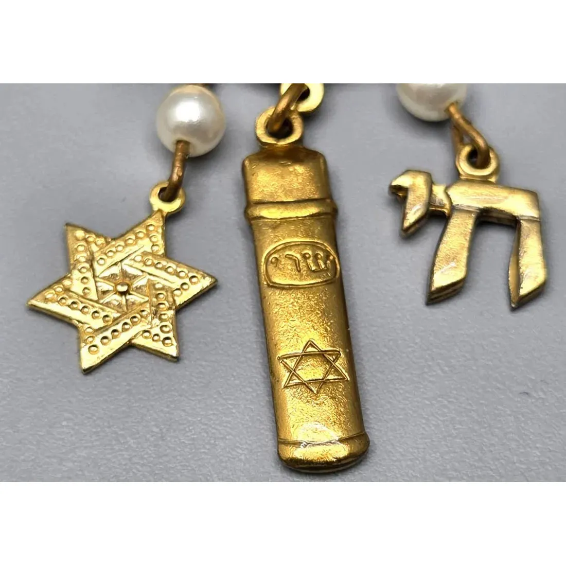 Old Gold Plated Miniature Jewish Amulet Pin - Image 4