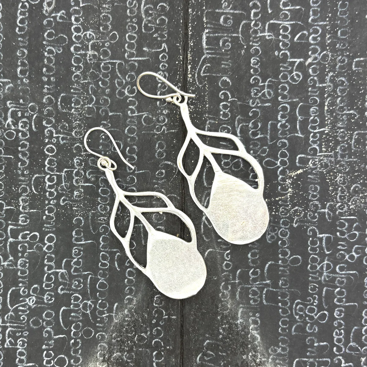Peacock Feather Cut Out White Brass Earrings - Image 10