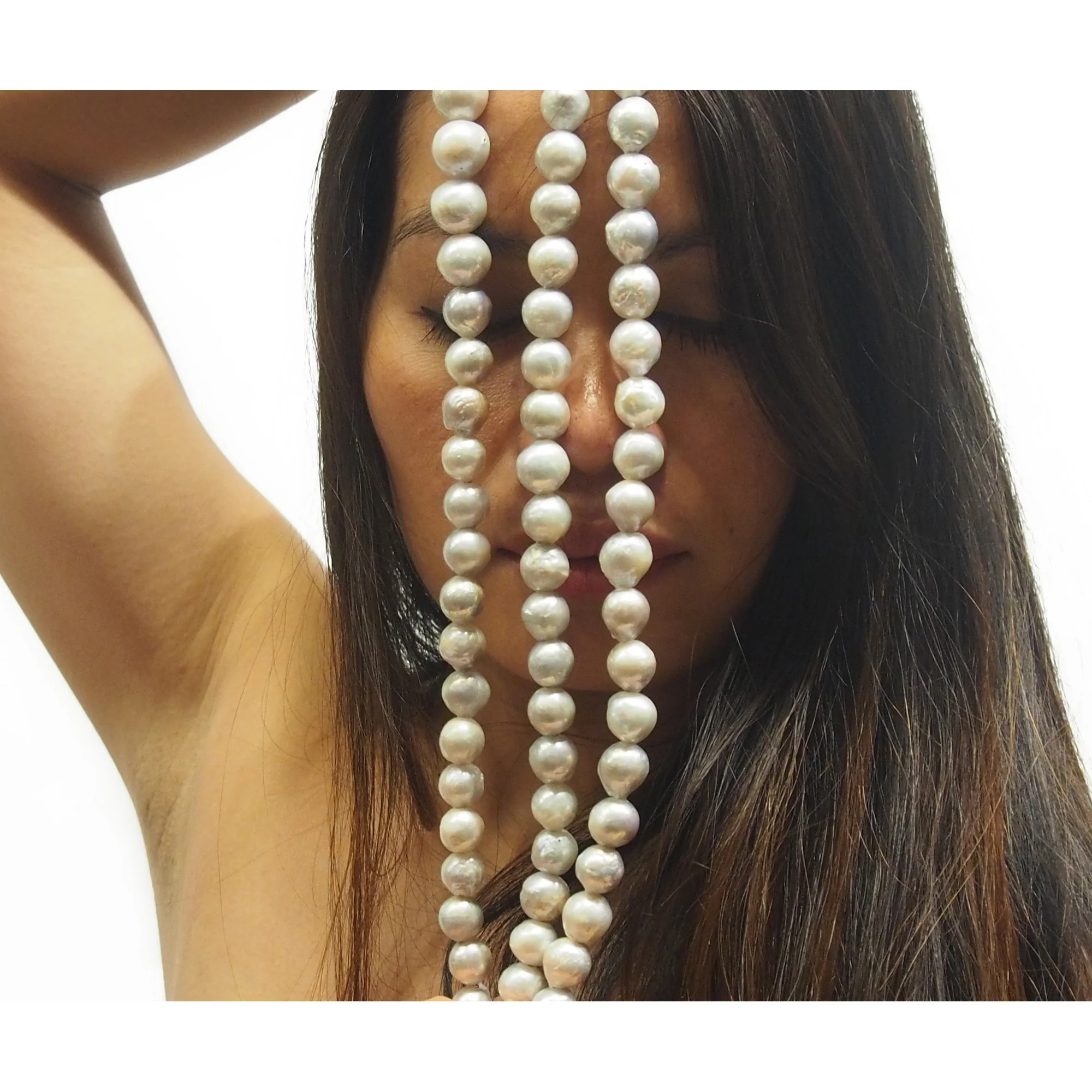 Fresh Water Pearl Round 13-14mm Strand - Image 4
