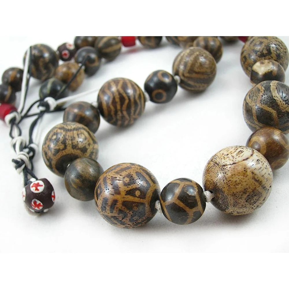 Putmek Round Bead Necklace - Image 2