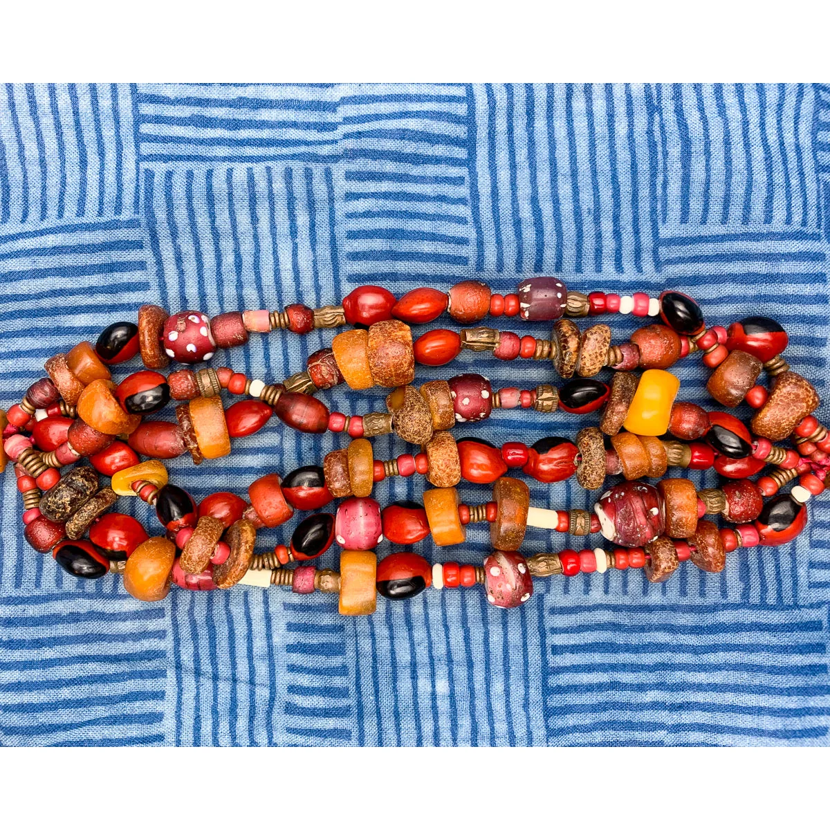 18th Century Baltic Amber with 19th Century Venetian White Heart Trade Bead Multi Strand Tie Bracelet - Image 3