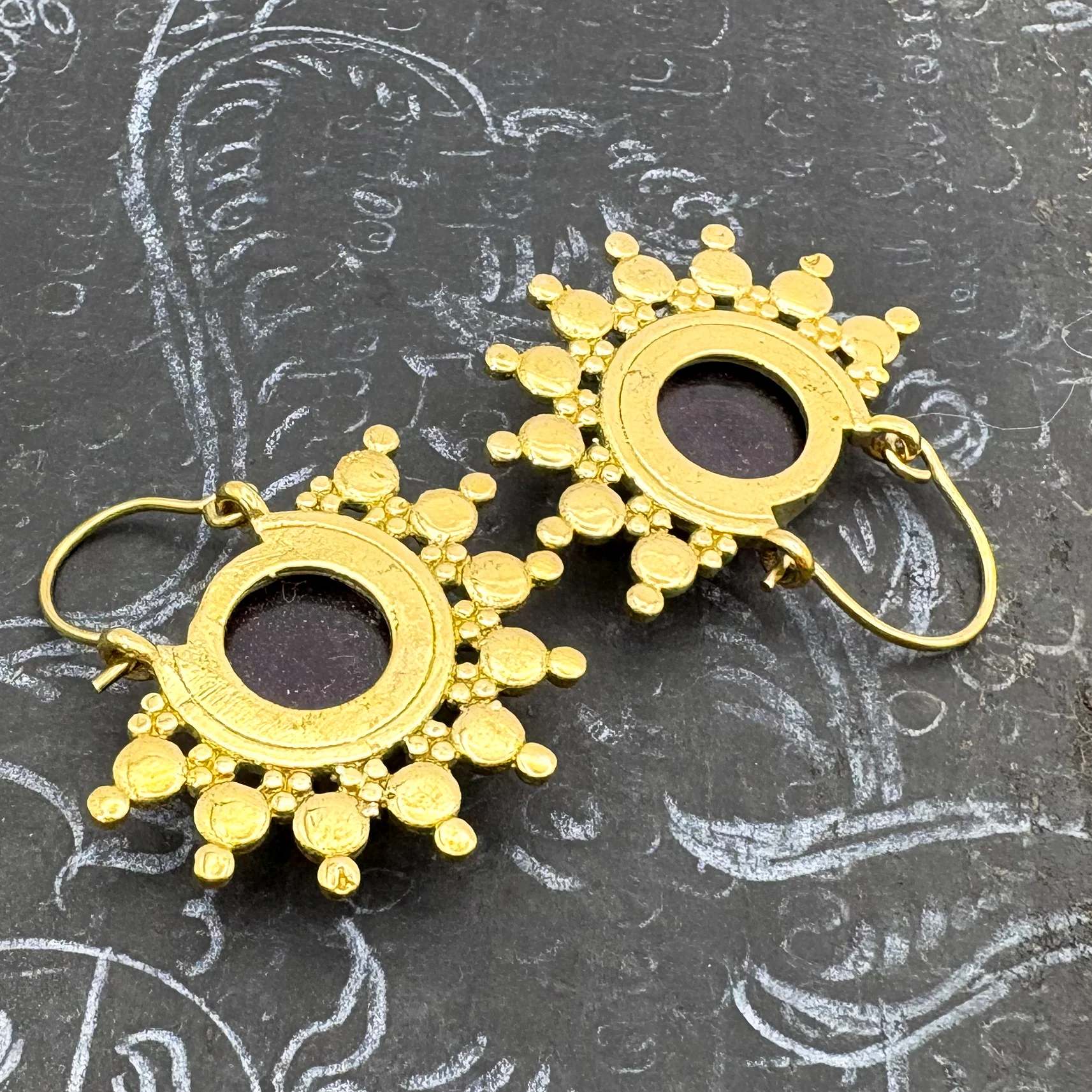 Sun Ray Amethyst Brass Earrings - Image 5