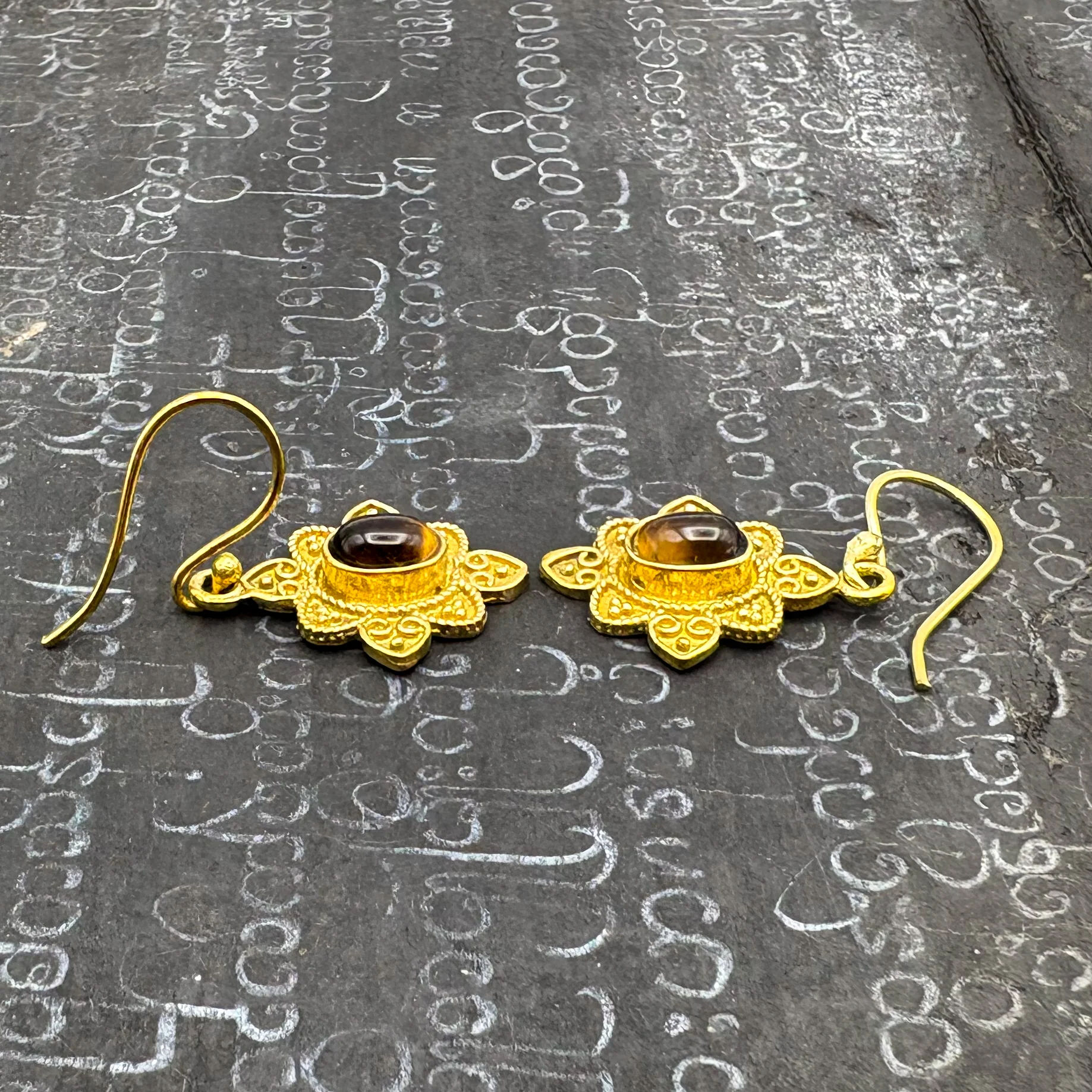 Tiger's Eye Heart Flower Brass Earrings - Image 6