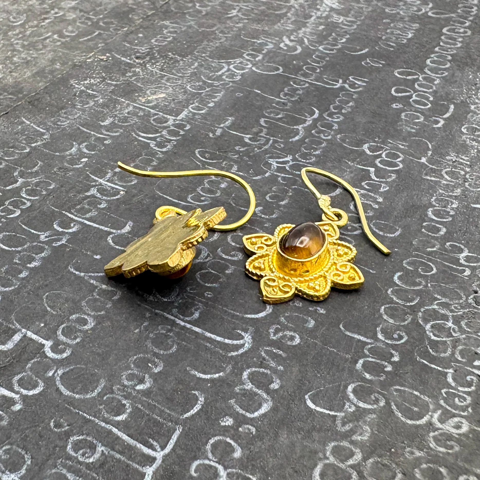 Tiger's Eye Heart Flower Brass Earrings - Image 9