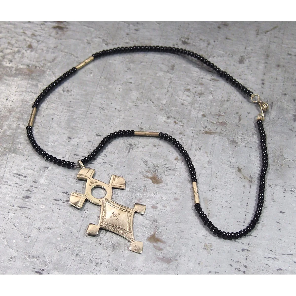 Tuareg Necklace with Pendant, A - Image 3