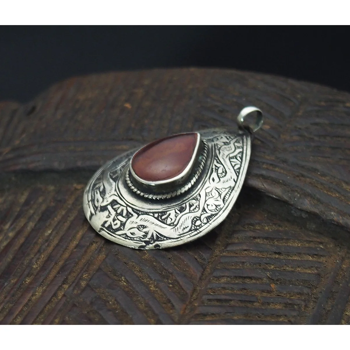 Deer Motif Persian Carnelian Pendant from Mid 20th Century - Image 2
