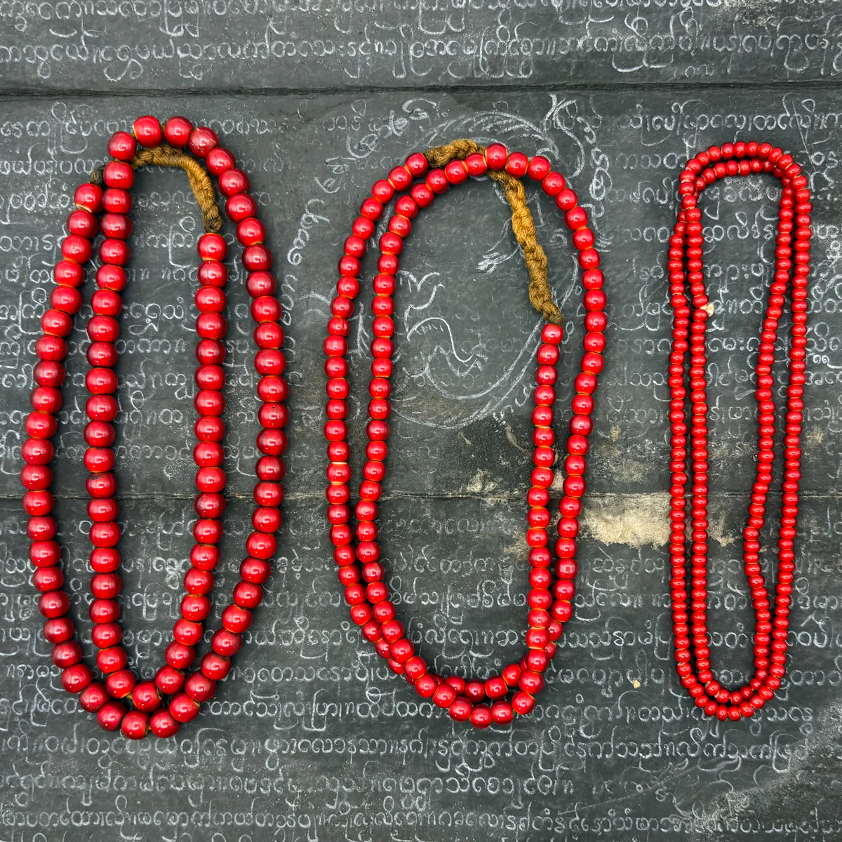 Venetian White Heart 8.5mm Bead Necklace - Image 9