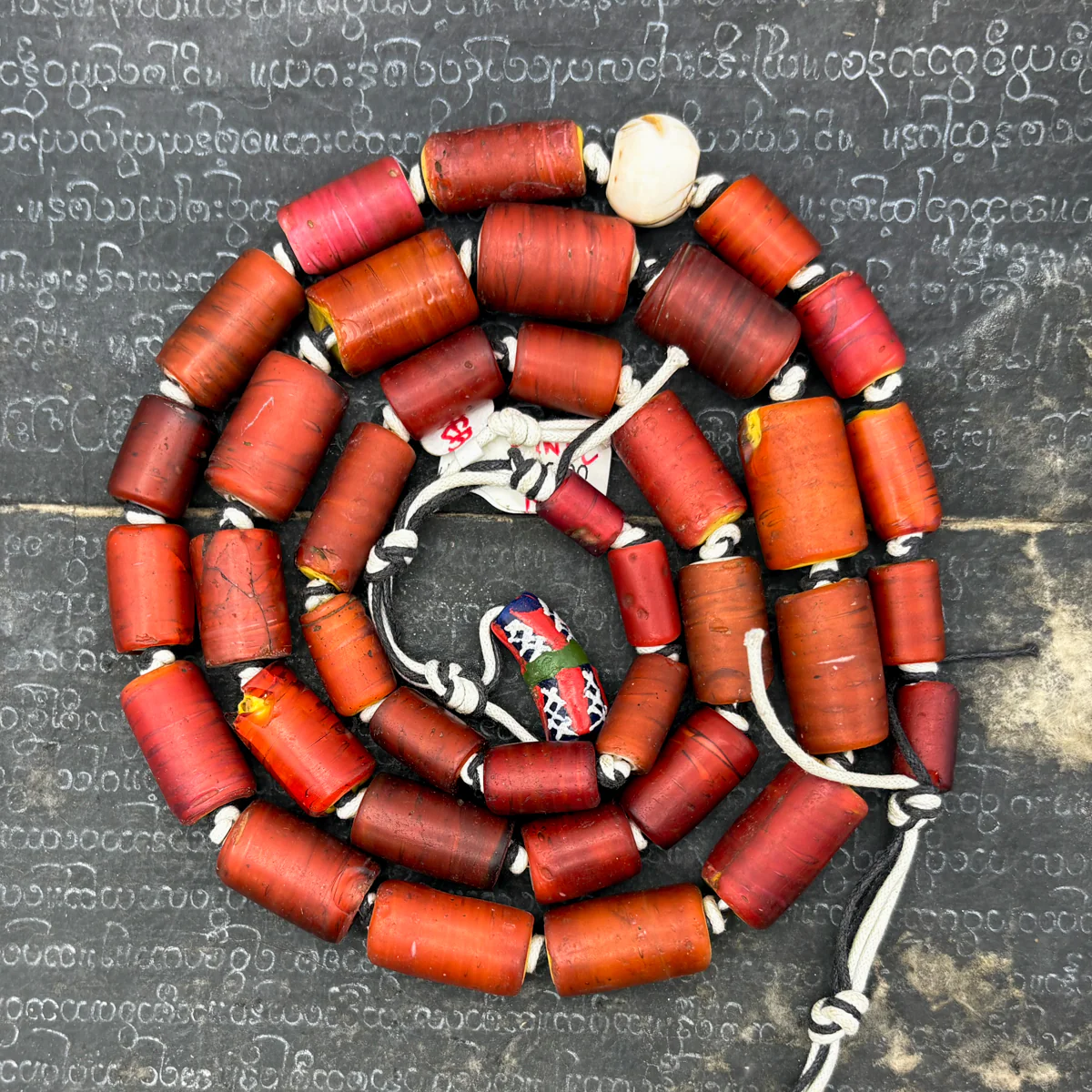 19th Century Venetian Yellow Heart Bead Necklace - Image 3